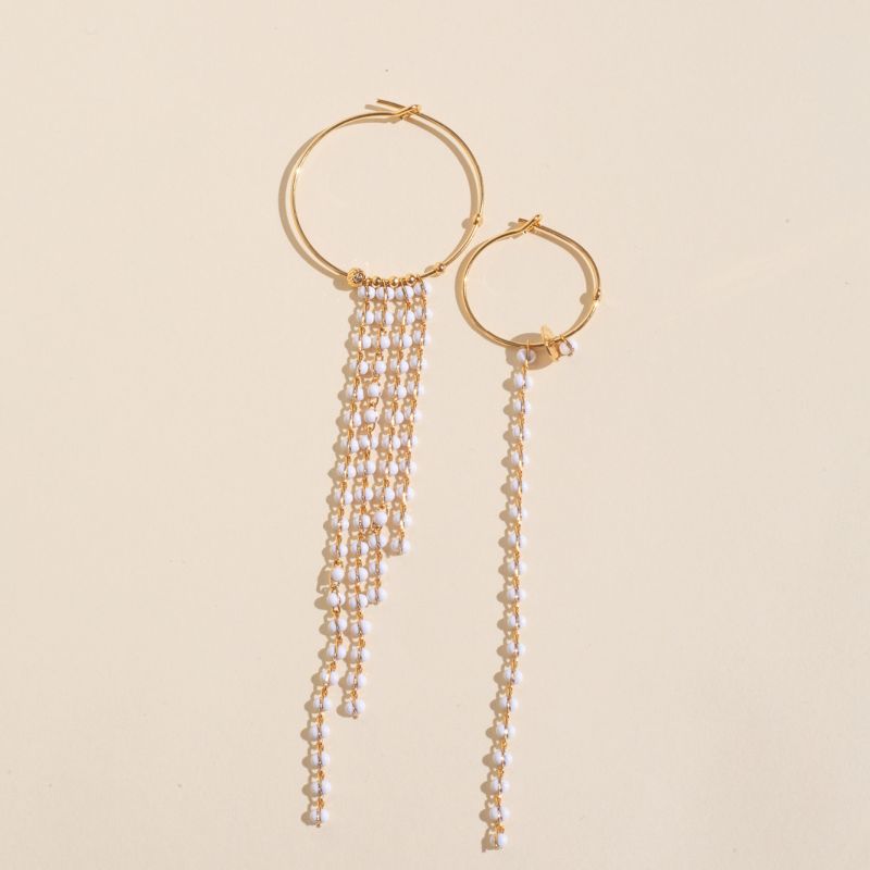 Asymmetrical beaded earrings with gold chain