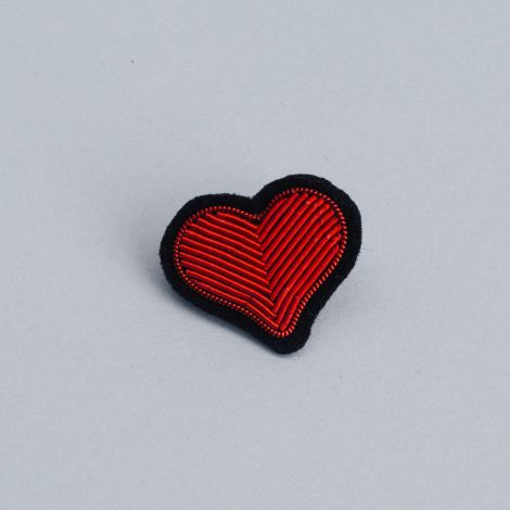 Red heart brooch (Box size S)