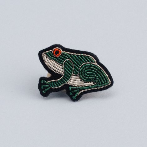 Frog brooch (Box size S)