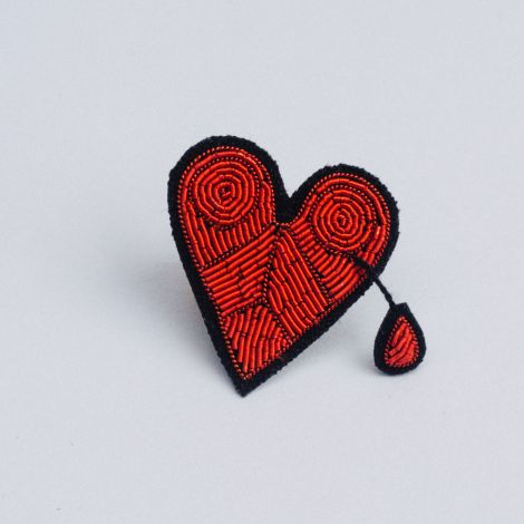 Broken heart brooch (Box size M)