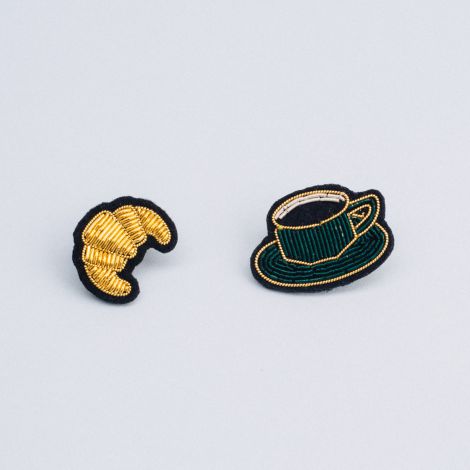 Cup and croissant brooch (Box size S)