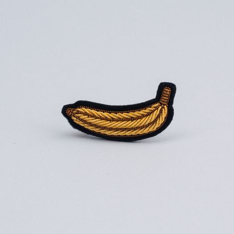 Banana brooch (Box size S)