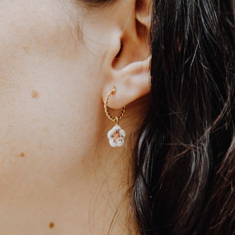 Single white flower mini earring