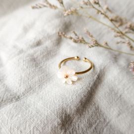 FLOWER mother of pearl flower ring - Olivolga Bijoux