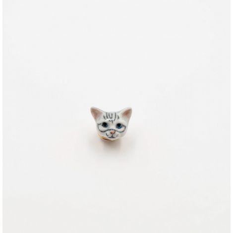 Grey cat pin