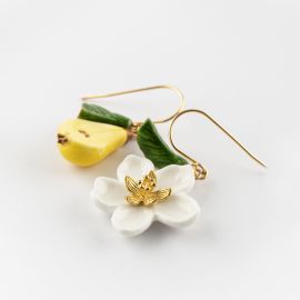 Boucles d'oreilles crochet fleur blanche et poire - Nach