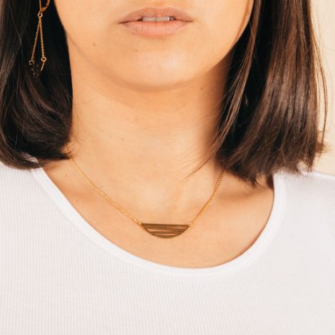 golded short necklace
