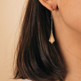 Boucles d'oreilles pendantes Fleur d'eau saumon et laiton - Amélie Blaise