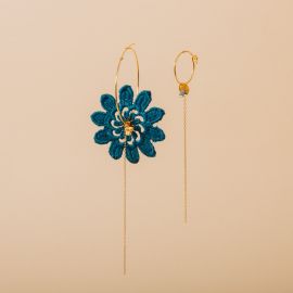 Asymmetrical hoop earrings. "Flow" Blue lace flower - Rosekafé