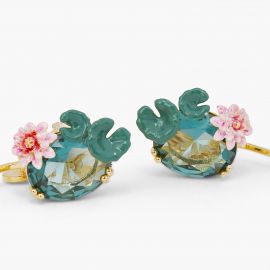 Boucles d'oreilles dormeuses fleur de lotus et pierre bleue Les Nymphéas - Les Néréides