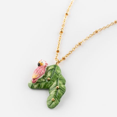 Collier pendentif cacatoès rose et feuilles de bananier