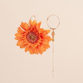 Asymmetrical orange gerbera hoop earrings - Rosekafé