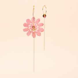 Asymmetrical hoop earrings "FLOW" pink flower - Rosekafé