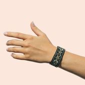 Adoptez les couleurs de l'automne avec ce bracelet de la marque colombienne Mishky ! 🍂#olivolga #olivolgabijoux #olivolgajewellery #2021 #pictureoftheday #savoirfaire #mode #fashion #trends #trending #tendance #model #photo #photooftheday #mishky #bracelet #pulsera #mishkybracelets #braceletstacks #bohostyle #trendyjewelry